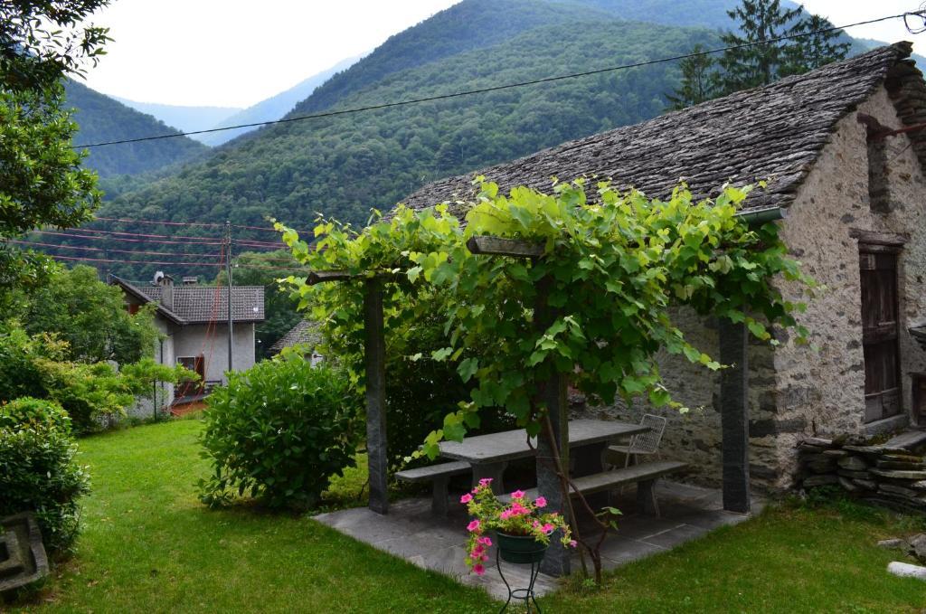 Hotel Garni Maggia Giumaglio Luaran gambar