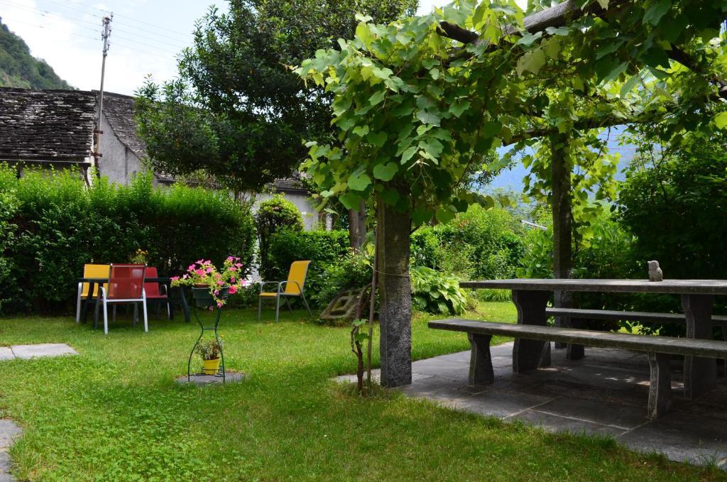 Hotel Garni Maggia Giumaglio Luaran gambar